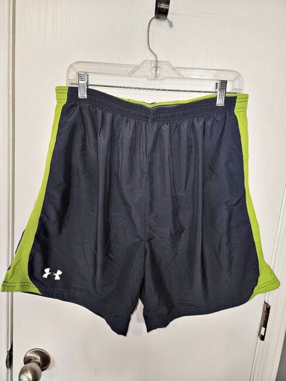 Under Armour HeatGear Regular Fit Athletic Shorts Black & Green XL
